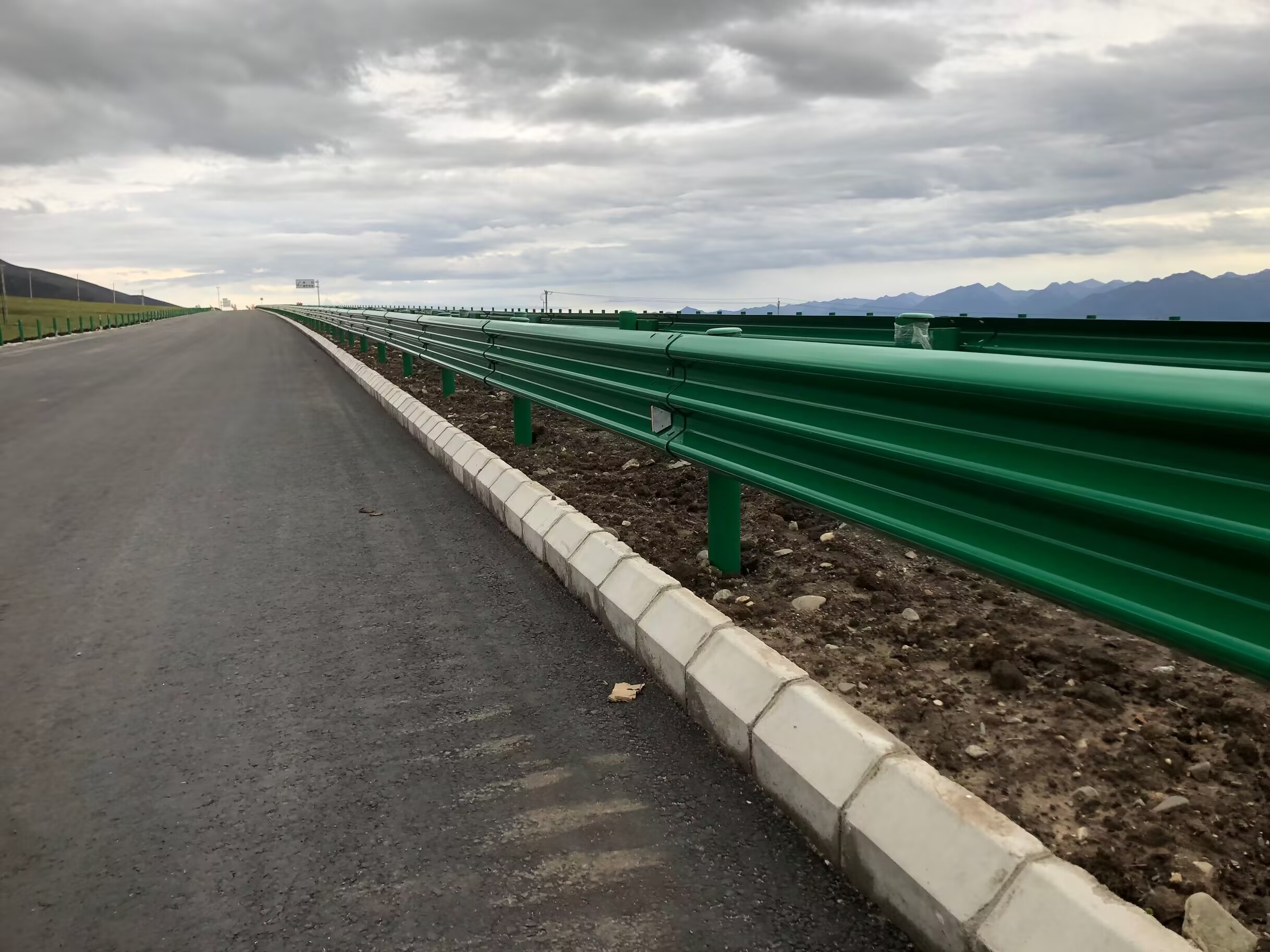 八宿县乡村公路波形护栏波形护栏板 - 推荐